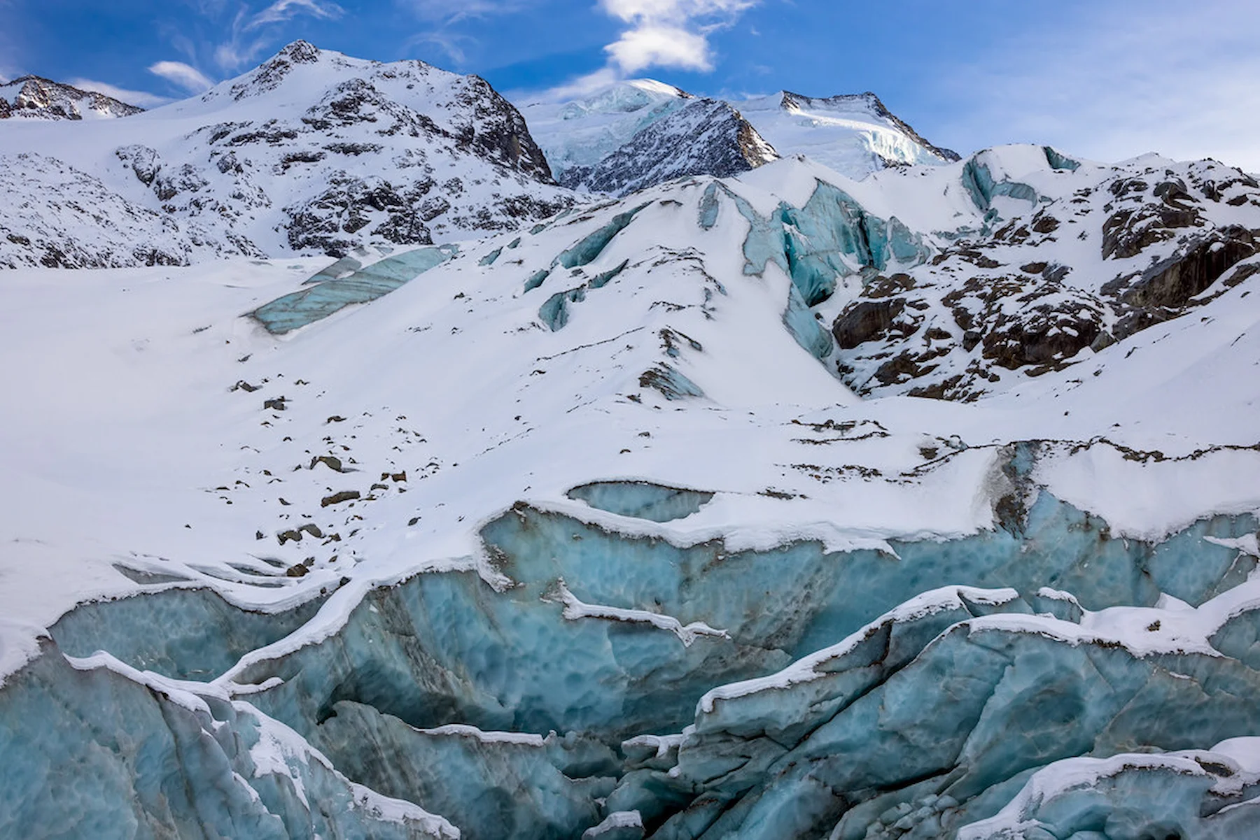 Morteratsch: Dove le Forze della Terra scolpiscono un Capolavoro Vivente